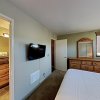 Отель Great 2 Bedroom Condo Right Across Canyon Lodge! Walk To Lifts! Free Gondola to Village! (Unit 553 a в Маммот-Лейкс