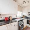 Отель Good Size 2 Bedroom in a Perfect Location, фото 11