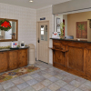 Отель Americas Best Value Inn & Suites Winnie, фото 2