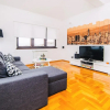 Отель Luxury 3 Story House- Best View- Free Parking, фото 2
