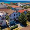 Отель Destin's Gem by Avantstay Steps to the Beach w/ BBQ & Pool, фото 26