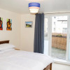 Отель Bright 2 Bedroom Flat With Patio, фото 7