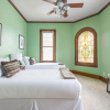 Отель Raddon by Avantstay Beautifully Restored Craftsman w/ Hot Tub in Heart of Downtown PC, фото 4