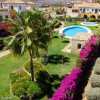 Отель (War002) Town House with Garden And Pool Access, фото 35