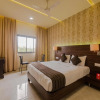 Отель OYO 7136 Solitaire Residency, фото 7