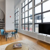 Отель Sosuite Corner 2BR Loft w W D Shared Roofdeck, фото 9