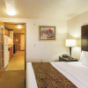 Отель La Quinta Inn & Suites by Wyndham Woodburn, фото 5