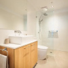 Отель A Cut Above the West - Pool - Rooftop Bar - Gym - Wifi, фото 5