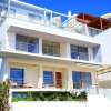 Отель Seafront home 4' walk to private beach, фото 1
