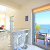 Отель Seafront home 4' walk to private beach, фото 10