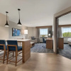 Отель Candlewood Suites Burlington Conference Centre, an IHG Hotel, фото 9