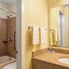 Отель Rodeway Inn & Suites Fort Jackson, фото 21