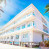 Отель SandBeach Resort, фото 1