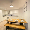 Отель 3 Bedrooms doubles or singles, 2 PARKING SPACES! WIFI & Smart TV's, Balcony, фото 4