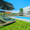 Отель Villa Dreamin With Heated Pool & Hot Tub, фото 16