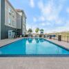 Отель La Quinta Inn & Suites Lake Charles Prien Lake Rd, фото 14