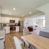 Отель Sunlit Milford Townhome < 2 Mi to Riverwalk!, фото 11