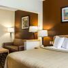 Отель Quality Suites Near West Acres, фото 23