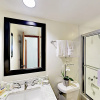 Отель Sophisticated Ski-in/ski-out W/ Balcony & Fireplace 2 Bedroom Condo, фото 4