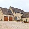Отель The Bourton-on-the-water Place - Lovely 5bdr House With Parking + Garden, фото 16