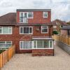 Отель Immaculate 5-bed House in Leeds, фото 1