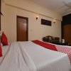 Отель Kapur Guest House by OYO в Нью-Дели