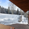 Отель Slopeside Chalet 4 Bedroom Home by RedAwning, фото 19