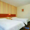 Отель Home Inn (Weihai Wanda Plaza Haibin Road Crown Bathing Beach), фото 9
