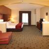 Отель Comfort Suites Near University, фото 4