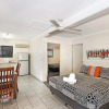 Отель Townsville Holiday Apartments, фото 4