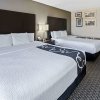 Отель La Quinta Inn & Suites by Wyndham Anaheim, фото 14