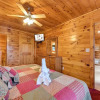 Отель Apple Bear Lodge - Four Bedroom Cabin, фото 22