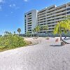 Отель Hudson Resort Condo w/ Private Beach Access! в Гудзоне