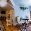 Отель A Hidden Gem Bed and Breakfast, фото 6