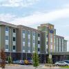 Отель Comfort Inn & Suites, фото 1