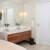 Отель Leora Beach Apartments, фото 7