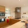 Отель Gorgeous 2 Bed, with Balcony, Battersea, фото 19
