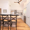 Отель Dunkley House Bathurst Large CBD Heritage Home, Sleeps 10, фото 13