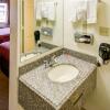 Отель Econo Lodge East, фото 8