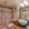 Отель Alto Chalet, 3 Bedrooms, Sleeps 6, Hot Tub, Media Room, Jetted Tub, фото 6