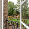 Отель Refined, Light 1 Bed Apt w Balcony in Brixton, фото 1