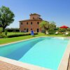 Отель Splendid Farmhouse in Cortona With Swimming Pool, фото 3