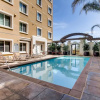 Отель Immaculate 2BR/2BTH - Office/dining seating - Fast WIFI - Patio - Free Parking! (FV2), фото 29