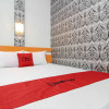 Отель RedDoorz Plus near Hartono Mall, фото 8