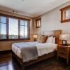 Отель One Ski Hill Place 8308 - Ski In/Ski Out by RedAwning, фото 16