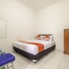 Отель OYO 2418 Sutanto Guest House, фото 7