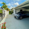 Отель Beachcomber 3 Bedroom Home в Хоултауне