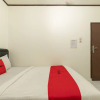 Отель RedDoorz near Pondok Indah Water Park, фото 5