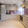 Отель Beautiful 3-bed in the Heart of London With Parking-hosted by Sweetstay, фото 10