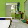 Отель SPOT ON 91325 Pondok Hijau Guest House Syariah, фото 20